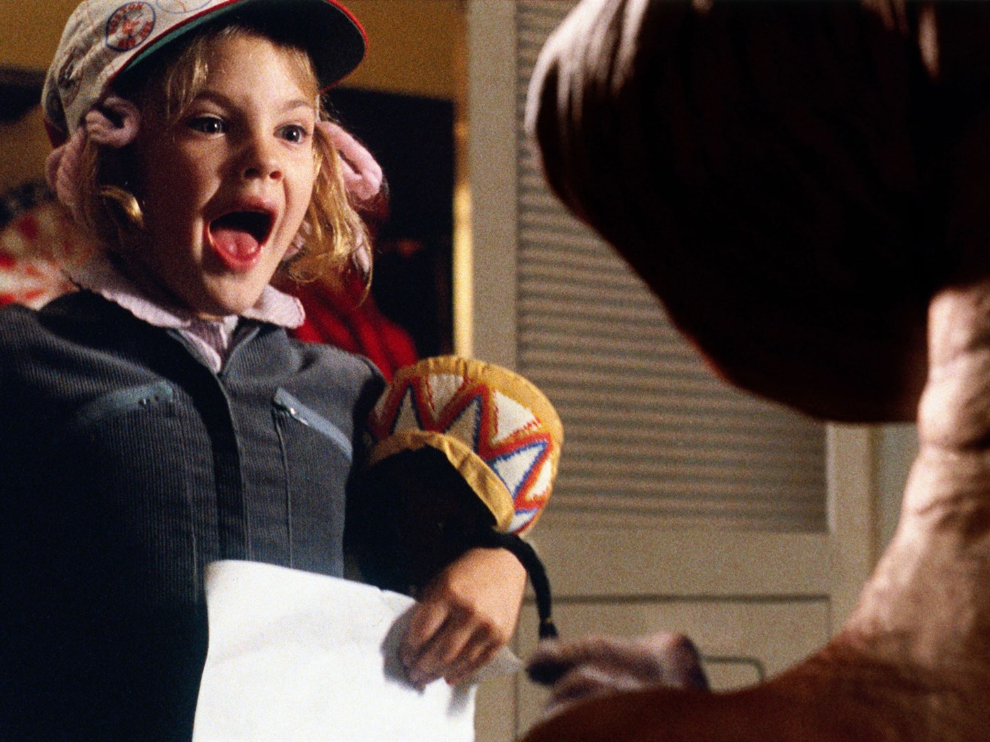 drew-barrymore-nejvetsi-detska-hvezdicka-osmdesatych-let-si-v-utlem-mladi-prosla-peklem-ktere-ji-navzdy-zmenilo-1