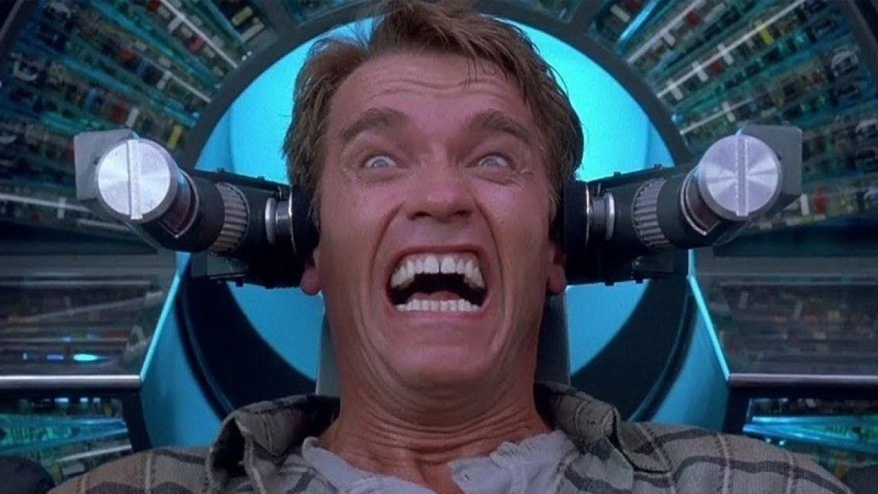 Kultovní Total Recall slaví 35 let. Prokletou sci-fi zachránil Arnold Schwarzenegger