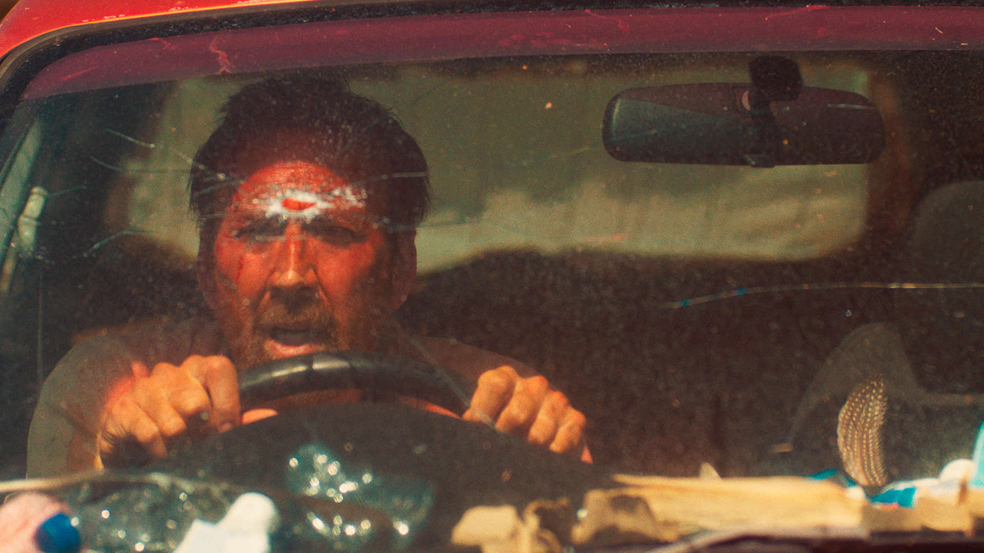 Surfař je film plný extrémů a utrpení. Nicolas Cage vládne v nejupocenějším snímku století