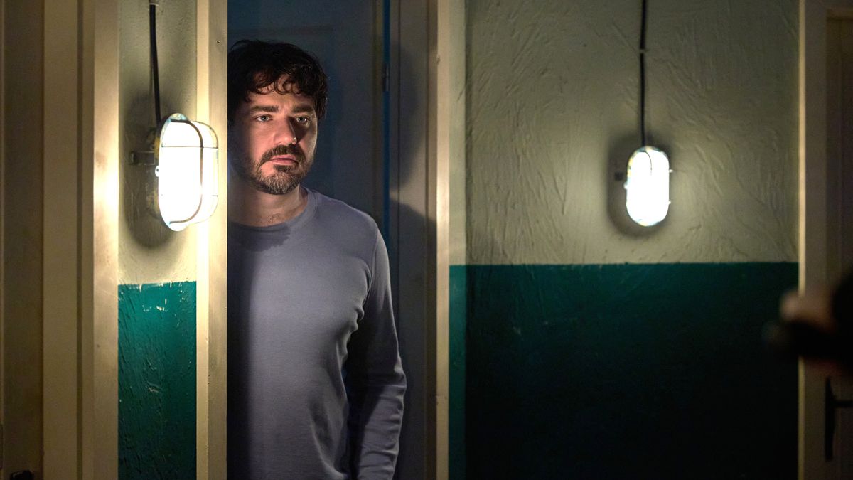 Hledali spiritualitu, našli smrt. Trailer na český seriál Bora představuje komediální thriller