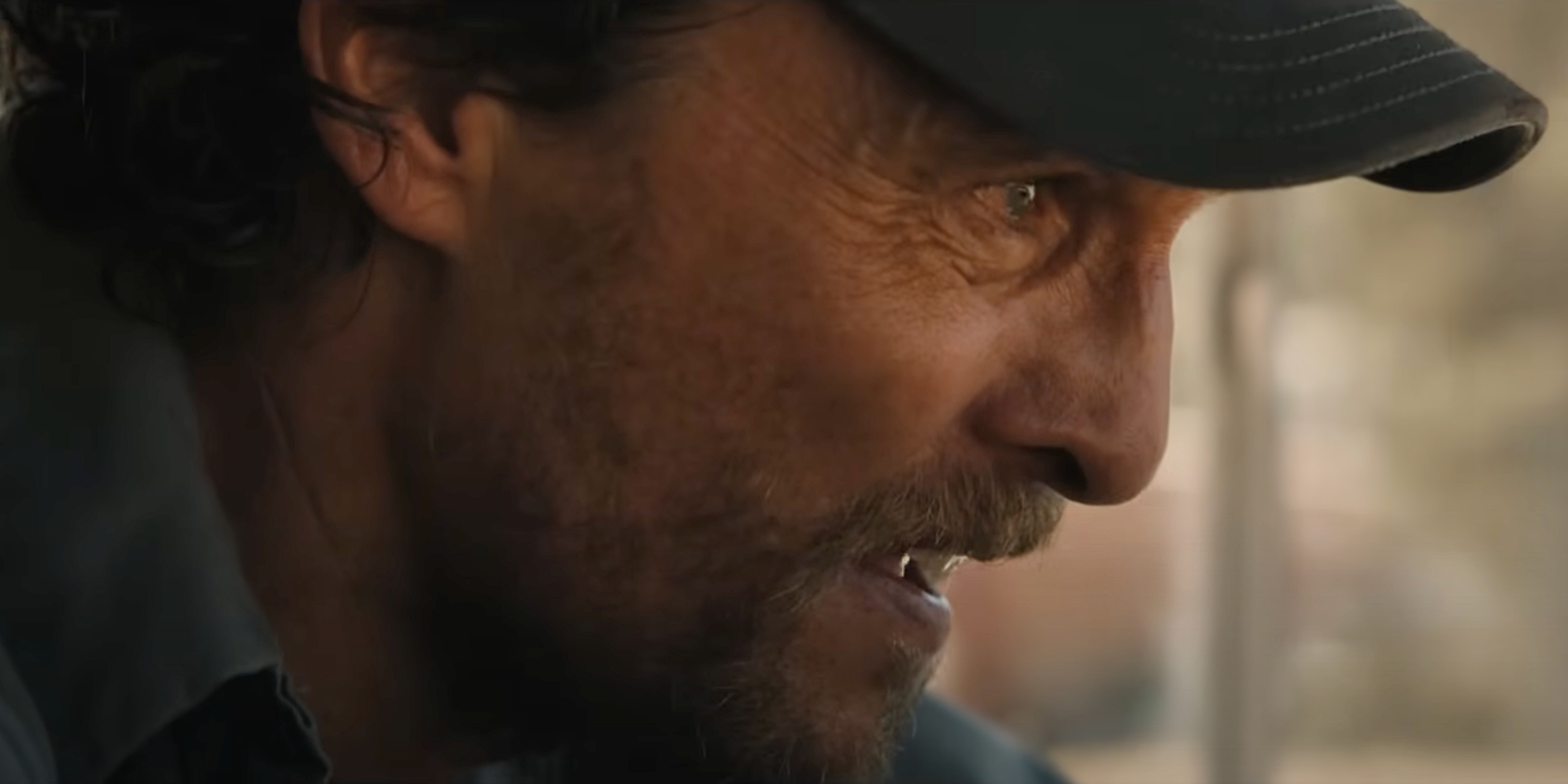 Nic než tiché hrdinství. McConaughey zachraňuje děti před požárem v mrazivém traileru