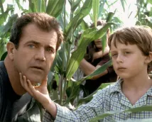 Mel Gibson - Znamení (2002), Obrázek #1