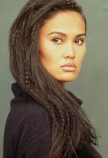 Tia Carrere