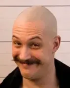 Nové tetování Toma Hardyho