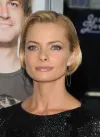 Jaime Pressly opilá za volantem