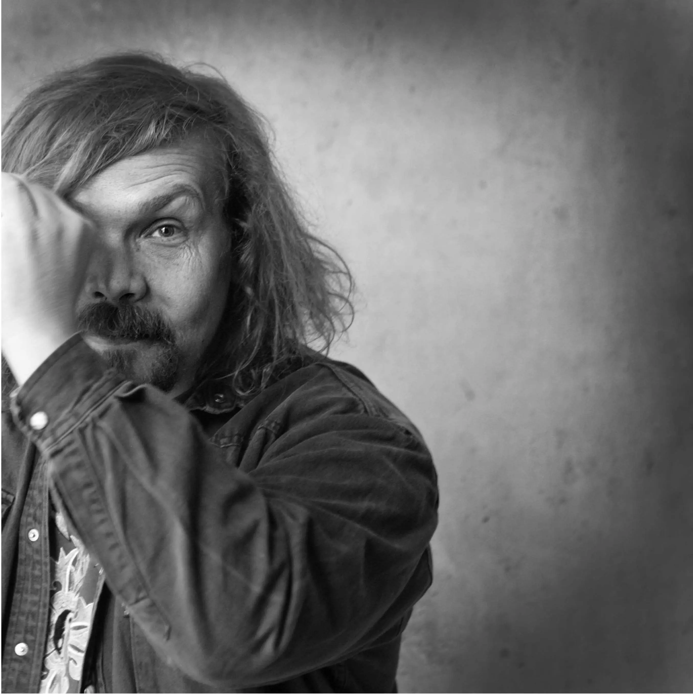 petr-vachler-zijeme-casto-zivoty-tech-druhych-1