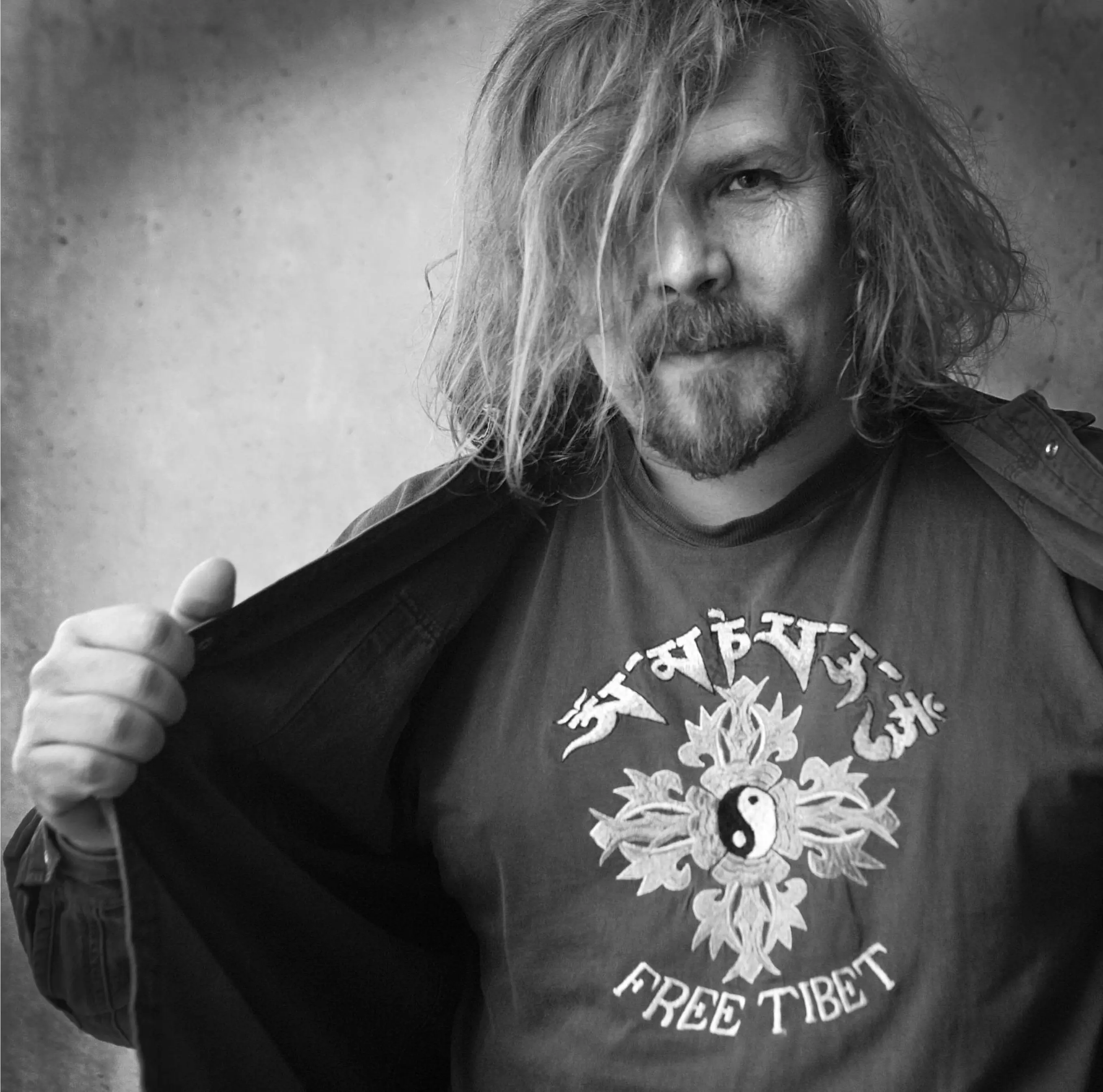 petr-vachler-zijeme-casto-zivoty-tech-druhych-2