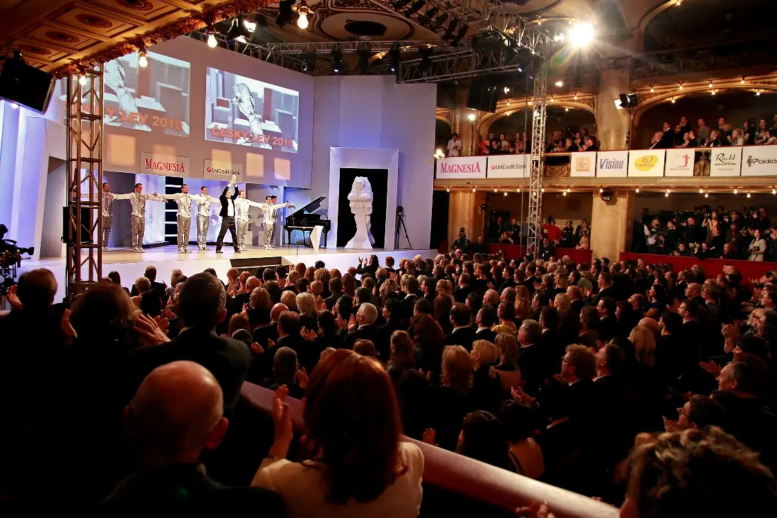 spokojena-lucerna-nejlepsi-lev-za-posledni-leta-8