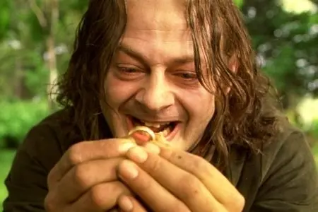 Glum má Hobita pod palcem