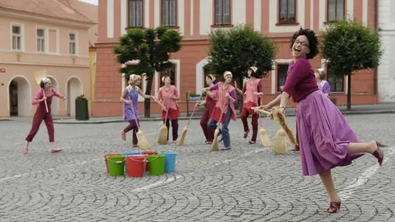 hudebni-velkofilm-v-perine-odtajnil-prvnich-jedenact-minut-3