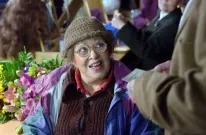 Bohdalka se lepí na paty!