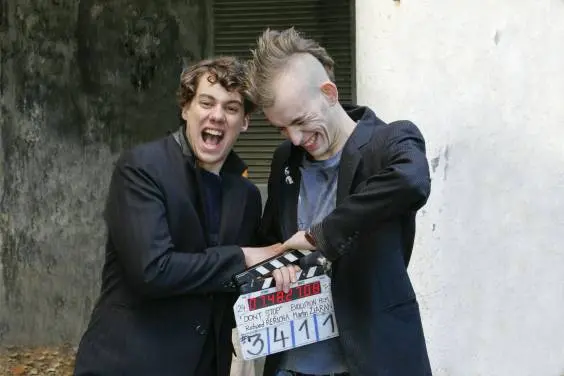 novy-cesky-film-dont-stop-je-jim-sedmnact-svet-je-stve-proto-vzali-do-ruky-kytary-1