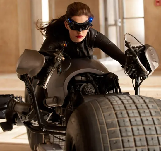 Nová Catwoman Anne Hathaway odhalena