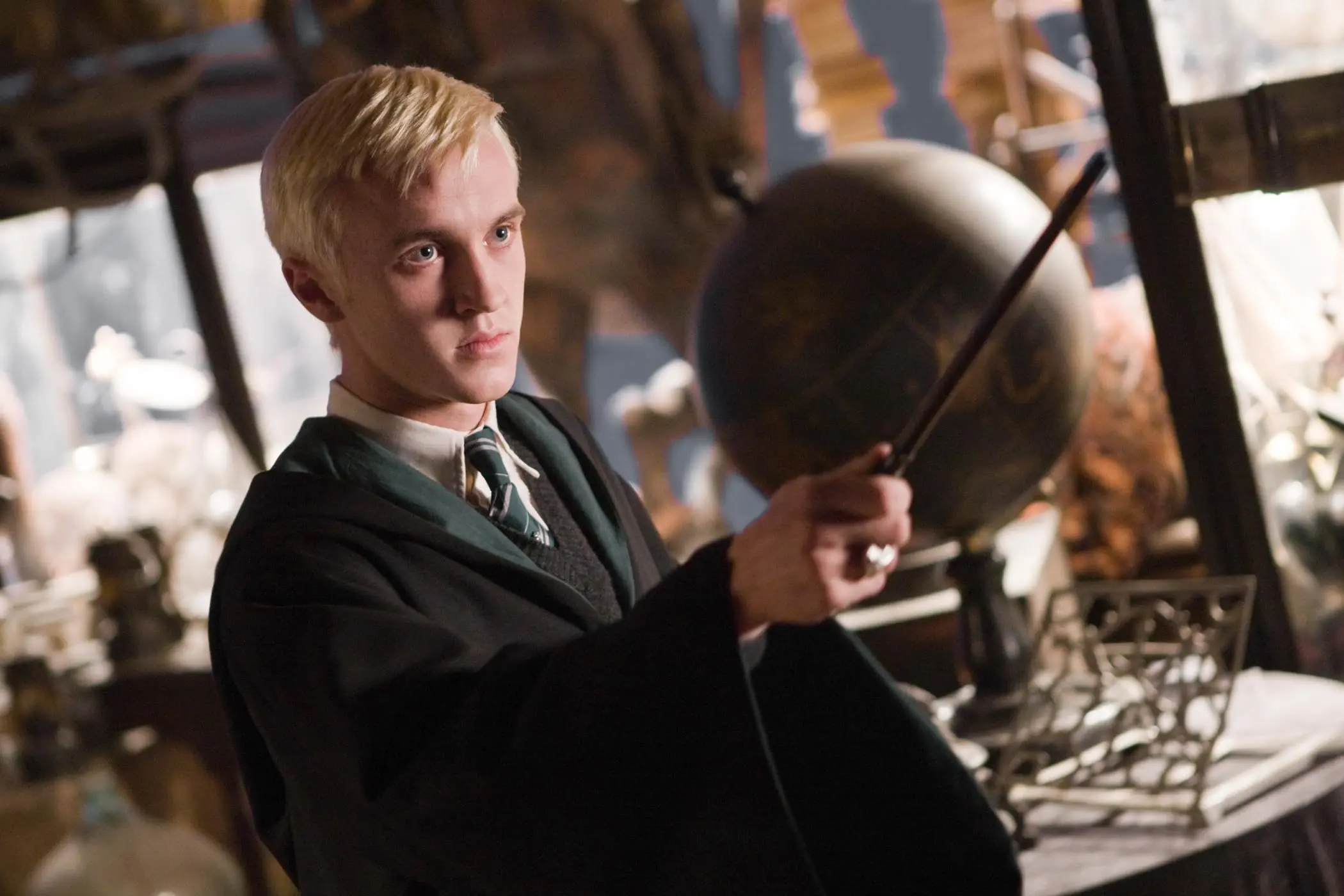 nenechte-si-ujit-draco-malfoy-zpiva-o-havaji-1