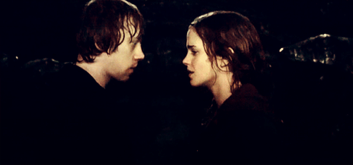 jak-se-natacel-prvni-polibek-rona-a-hermiony-1