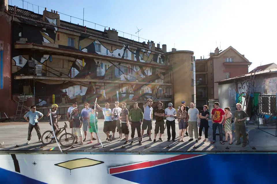 roman-vavra-zivot-je-prekvapeni-1