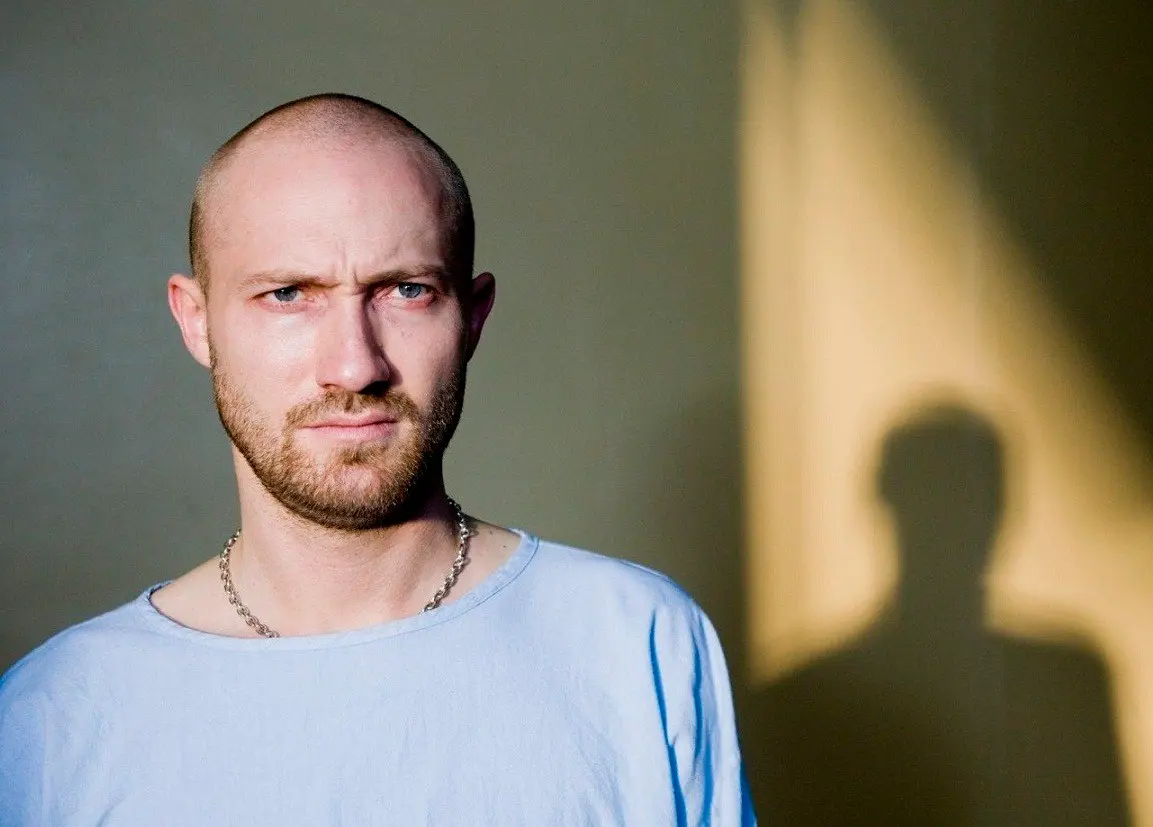 prehlizene-pecky-berlin-calling-o-drogach-bez-moralizovani-3