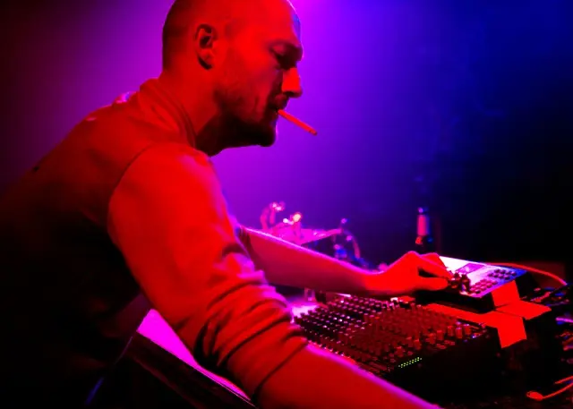 prehlizene-pecky-berlin-calling-o-drogach-bez-moralizovani-7