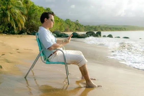 recenze-rumovy-denik-se-utapi-ve-zmatenem-scenari-1