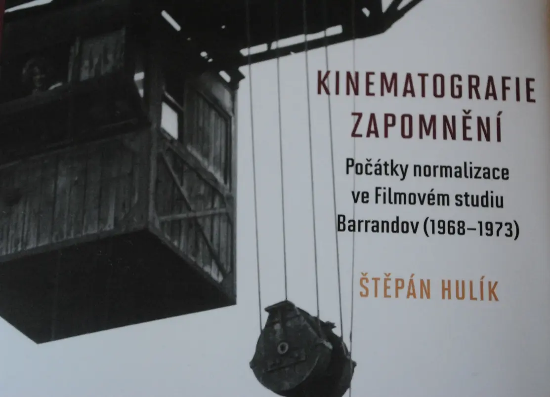 kinematografie-zapomneni-zatracene-dobra-kniha-o-pocatku-filmove-normalizace-1