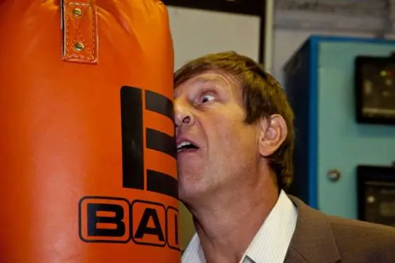 Václav Vydra zachraňuje koně, chystá kopytní kliniku