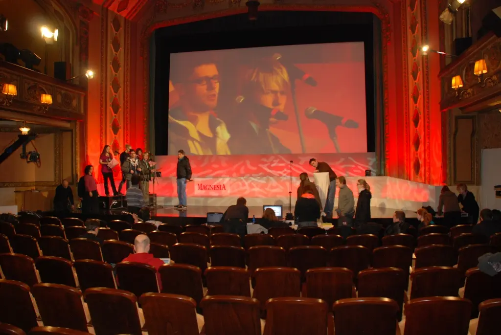 Lucerna si brousí zuby na Lvy: Láska, Bollywood, Pošta pro tebe, Peter Nagy, Eva a Vašek...