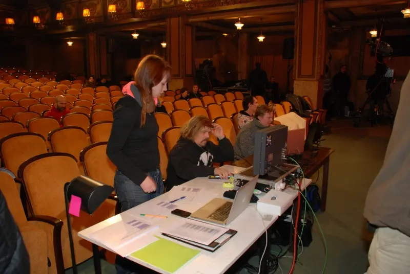 lucerna-si-brousi-zuby-na-lvy-laska-bollywood-peter-nagy-eva-a-vasek