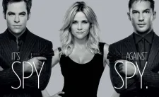 Recenze: Tohle je válka! nepřekračuje práh televizního sitcomu