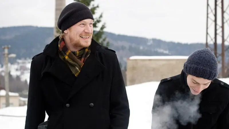 Recenze: Příliš mladá noc má správně hutnou, ujetou atmosféru