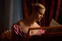 Alice Eve - Havran (2012), Obrázek #4