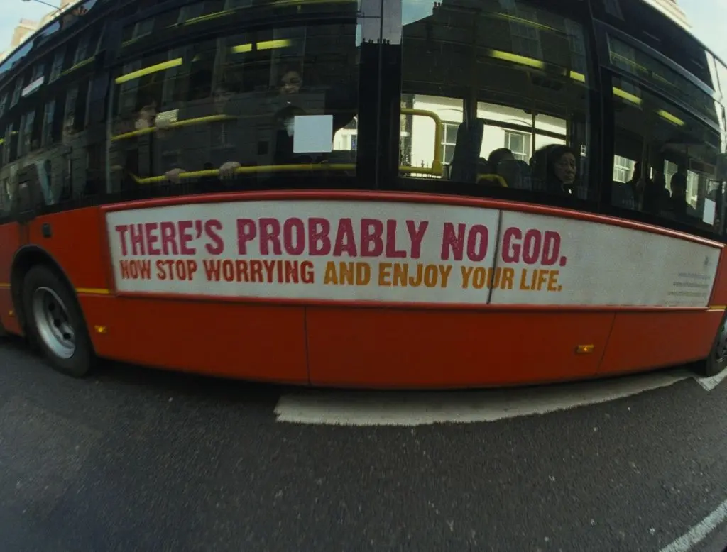 nekonvencni-ceny-samozvancu-ocenily-jiz-podesate-nejlepsi-filmy-na-hlavni-cenu-dosahl-tmar-a-jeho-rod-rezisera-karla-vachka