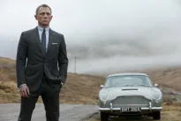 Skyfall, když MI6 napadne neznámý útočník, je úkol agenta 007 jasný
