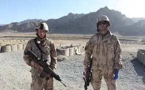 Třetí avízo konce filmu: Všiváci. Prý definitivně, prý v Afghanistánu. Věřte jim, Všivákům.