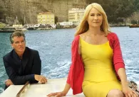 Recenze: Svatba mezi citróny potěší elegánem Brosnanem a originálním přístupem