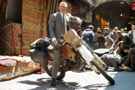 US tržby: Bond je zpátky na vrcholu, Legendární parta pomalu povstává