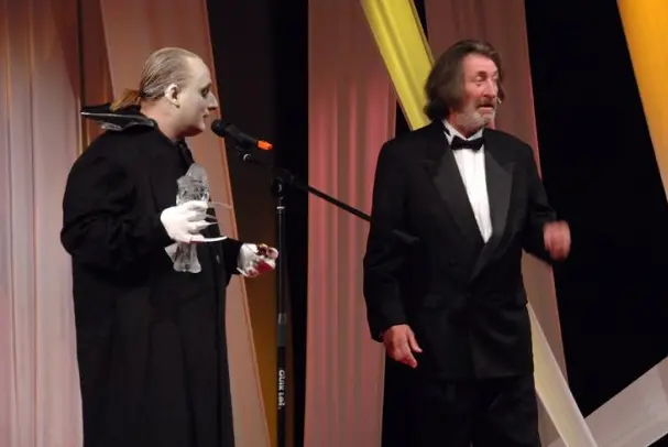 divadleni-cesky-lev-s-polivkou-liskou-a-vachlerem-pred-vanocemi-v-praze-a-v-brne-5