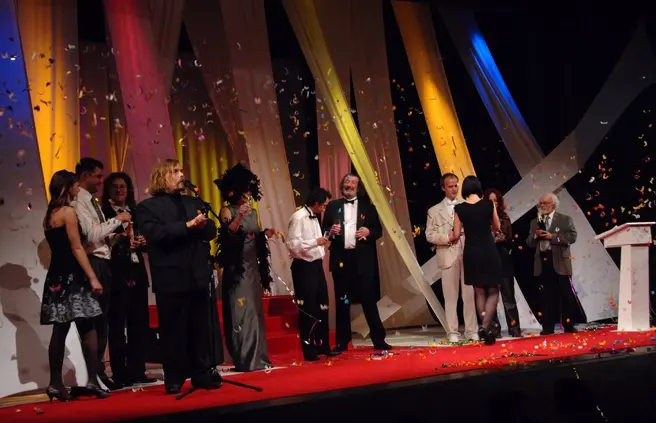 divadleni-cesky-lev-s-polivkou-liskou-a-vachlerem-pred-vanocemi-v-praze-a-v-brne-nechybi-ani-lukas-pavlasek-a-dalsi