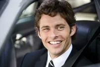 James Marsden znovu komediální - zachrání zadek Elizabeth Banks?