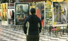 Kolekce loňských filmových plakátů čelí obdivu v pasáži Lucerna