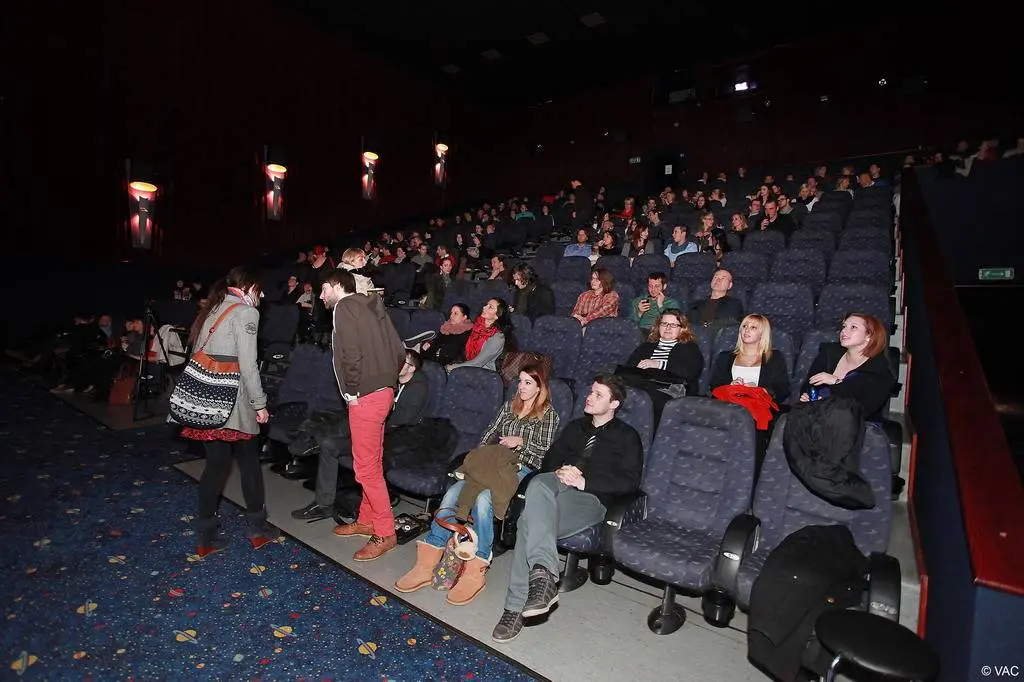 dozente-si-vzdelani-dny-ceskeho-lva-vraci-do-kin-7-nominovanych-filmu-4