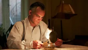 Blu-ray: Ve stínu oceněné devíti Českými lvy v domácím kině (recenze)