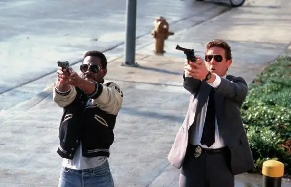 Seriálový Policajt v Beverly Hills nabírá obsazení: Axel Foley má syna, starého parťáka i režiséra