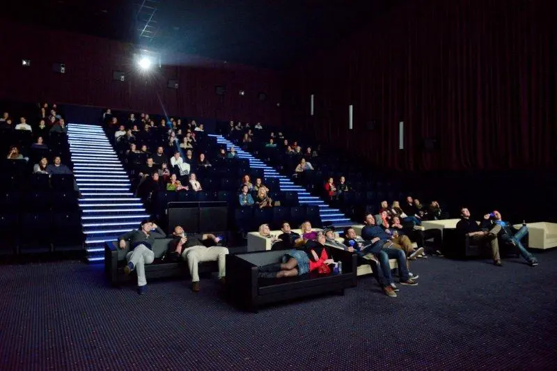 reklamozrouti-hodovali-na-prazske-reklamni-show-9