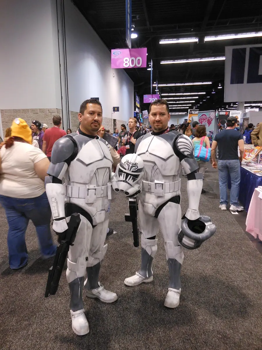 wondercon-2013-obri-fotogalerie-fanousku-v-kostymech-lara-spider-man-mario-pedofilni-meda-a-dalsi-104