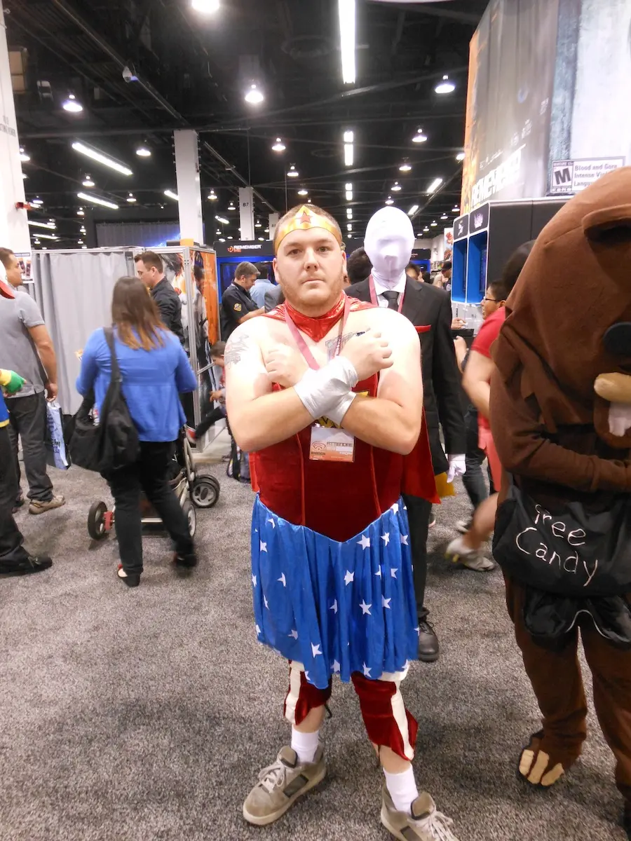 wondercon-2013-obri-fotogalerie-fanousku-v-kostymech-lara-spider-man-mario-pedofilni-meda-a-dalsi-116