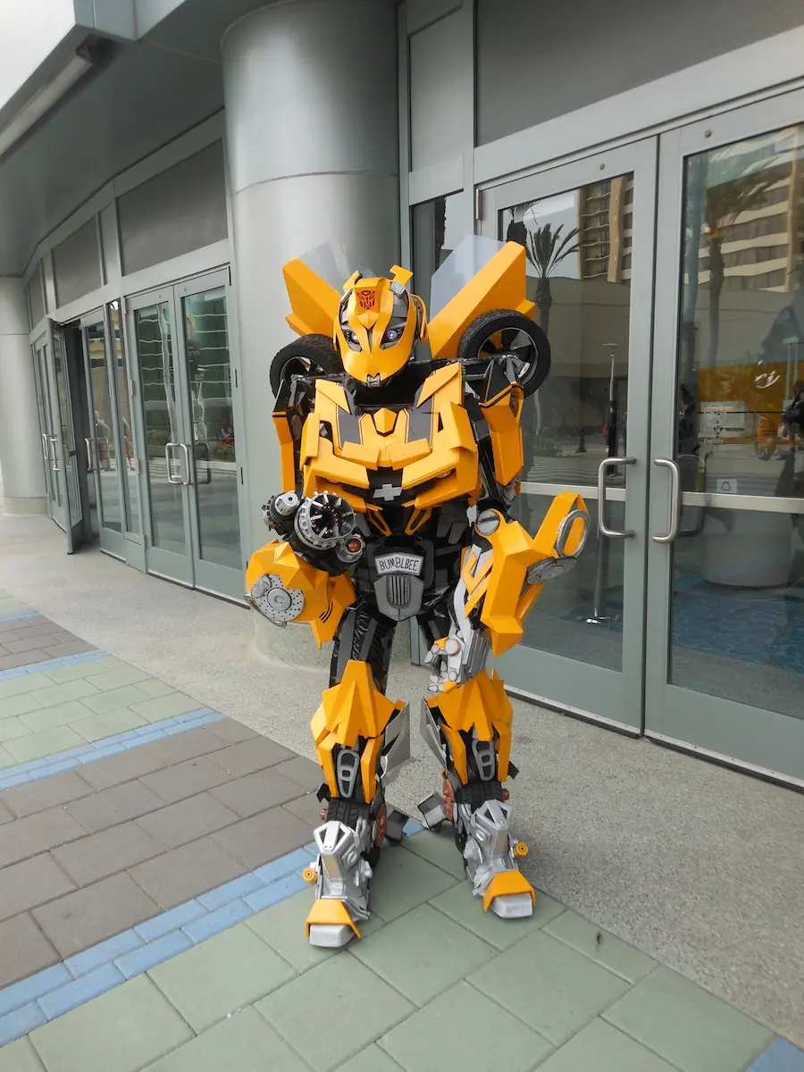 wondercon-2013-obri-fotogalerie-fanousku-v-kostymech-lara-spider-man-mario-pedofilni-meda-a-dalsi-62