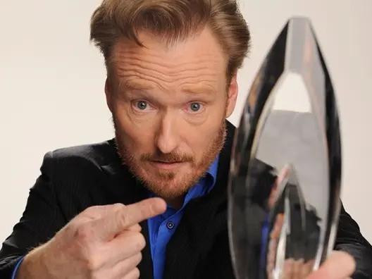 Conan O'Brien a Chelsea Handler se hádají ve sprchách (+ koupel s Rickym Gervaisem)