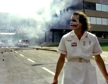 19-uzasnych-filmovych-scen-ktere-nebyly-ve-scenari-14