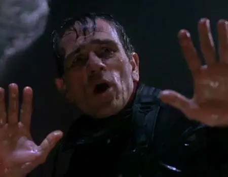 19-uzasnych-filmovych-scen-ktere-nebyly-ve-scenari-15