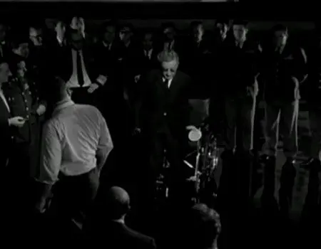 19-uzasnych-filmovych-scen-ktere-nebyly-ve-scenari-3